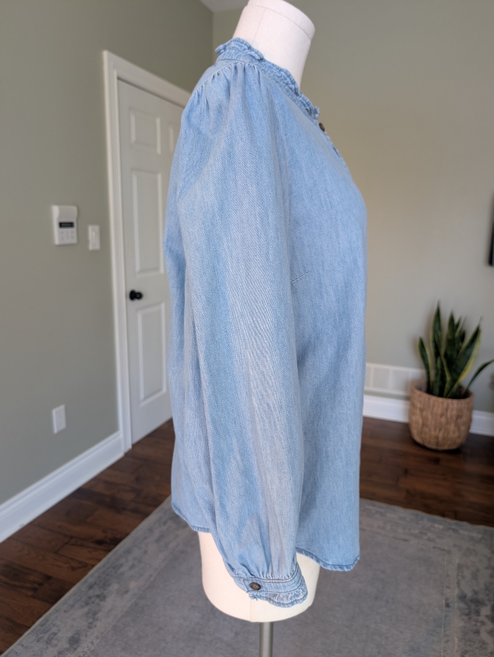 Reitmans Women's Chambray Denim Top Puff Sleeve Blouse Lightweight Size L - Picture 4 of 16